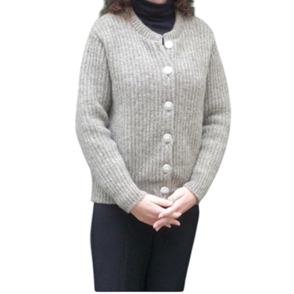 BartlettYarns Women Cardigan reverse shaker stitch with hand cast pewter button - Picture 14 of 14